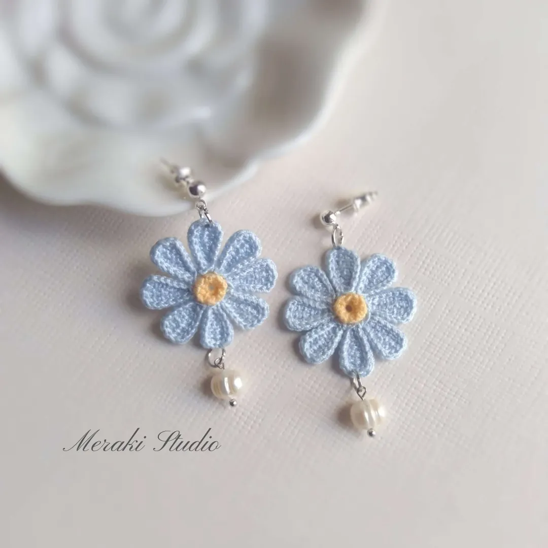 Floral jewellery crochet