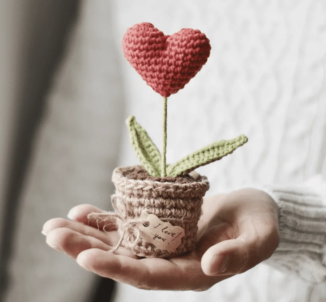 Handmade crochet heart pot by Teddy Bow